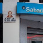 Un-cajero-del-Banco-Sabadell-en-el-centro-de-Madrid