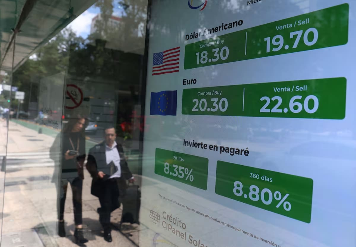 Casa-de-cambio-de-dólares-y-euros-frente-al-peso-mexicano-en-Ciudad-de-México