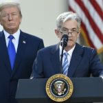 Donald-Trump-y-Jerome-Powell_-durante-la-presentación-de-Powell