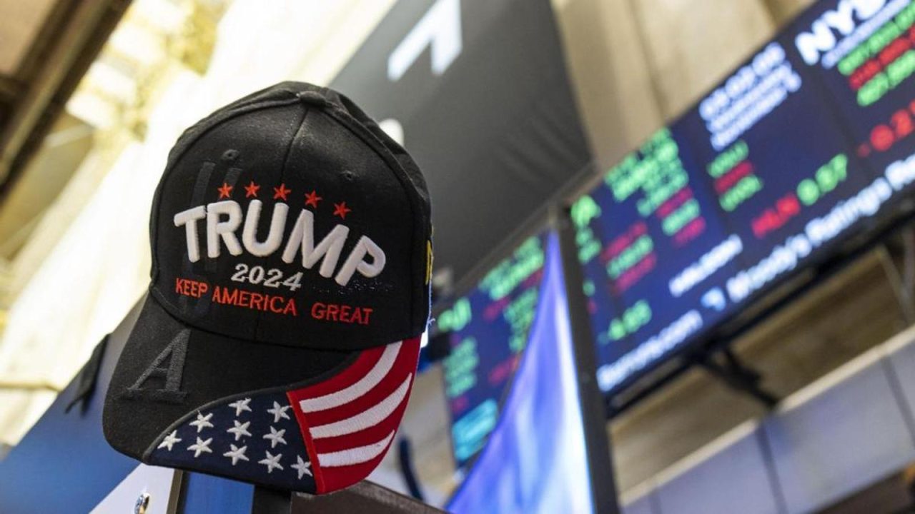 Gorra de apoyo a Donald Trump en la Bolsa de Nueva York